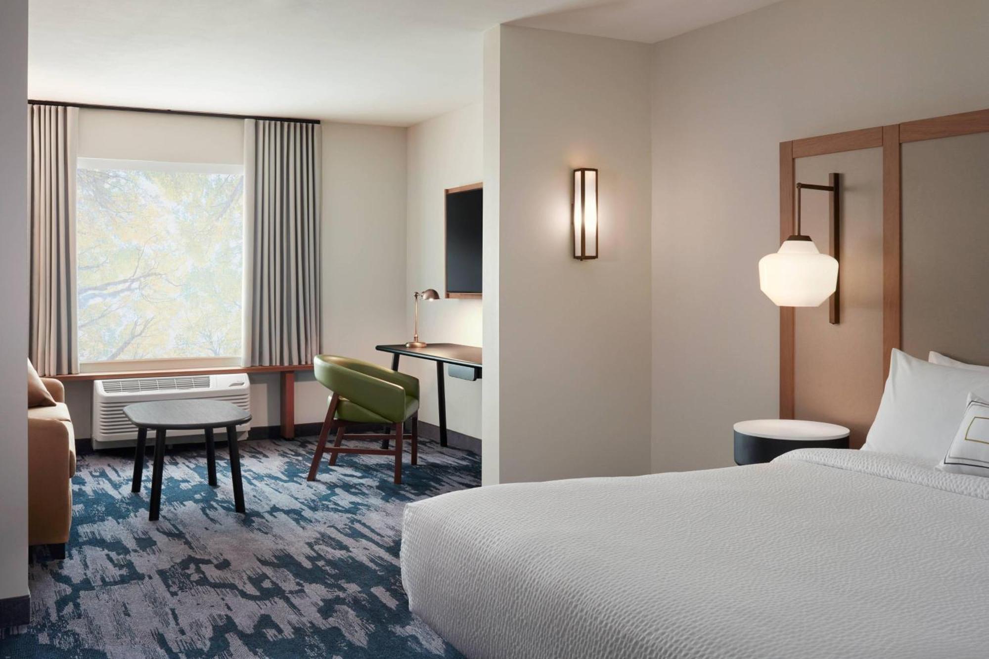 Hotel Fairfield & Shawnee