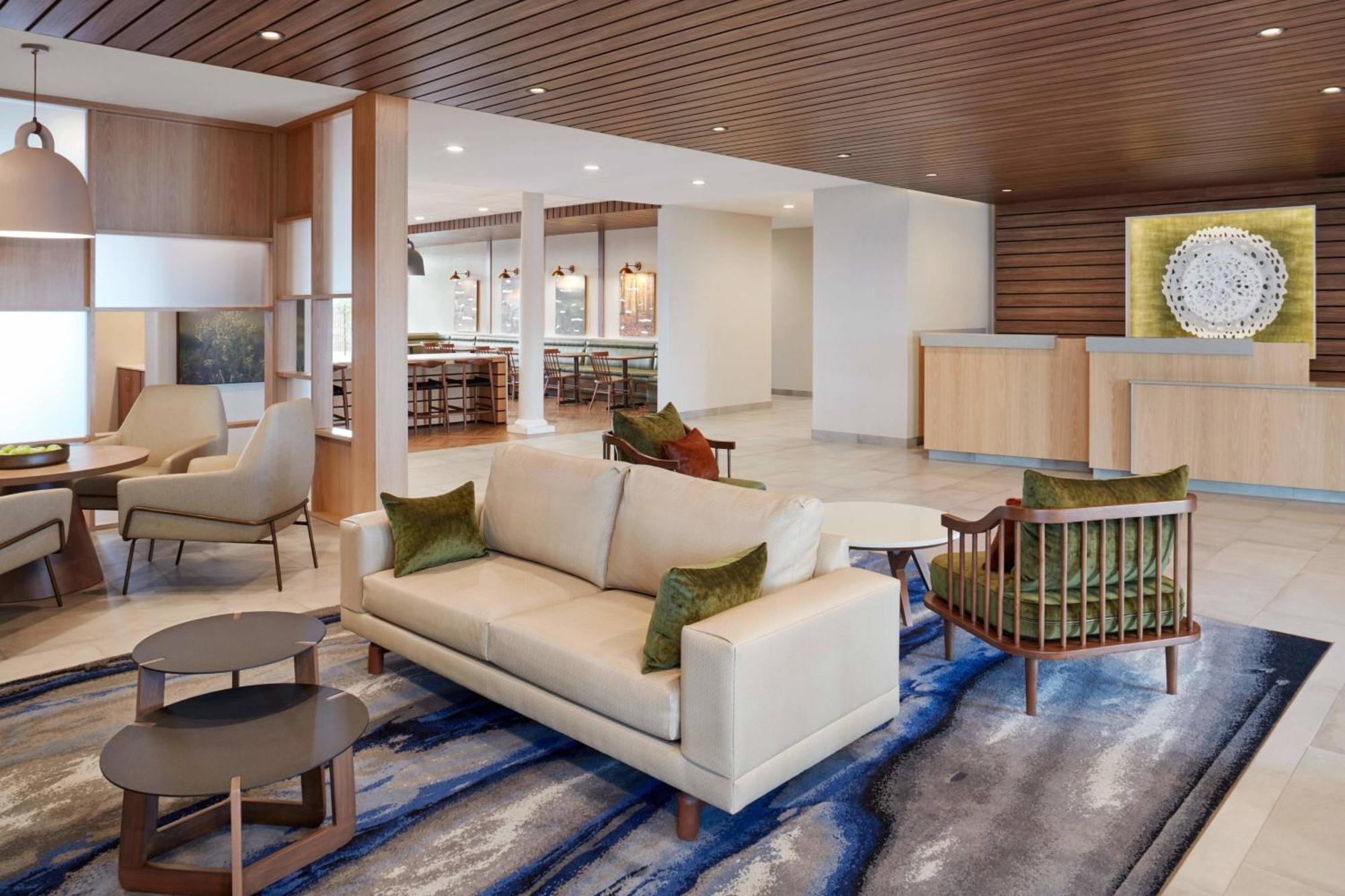 Fairfield & Hotel 3*